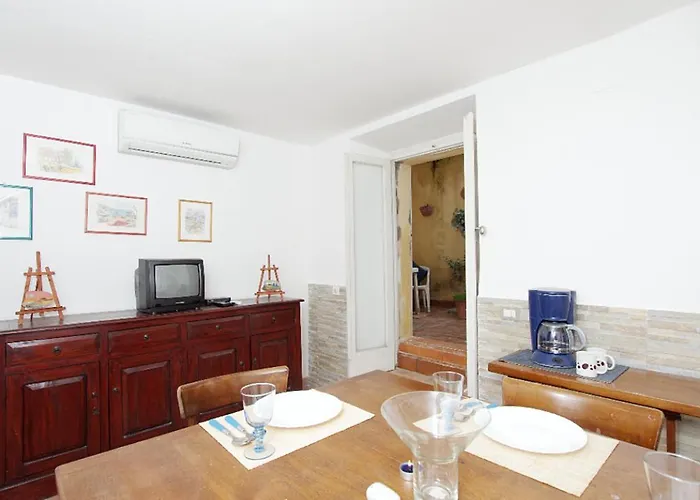 Comfy In The Heart Of Nightlife Apartment *