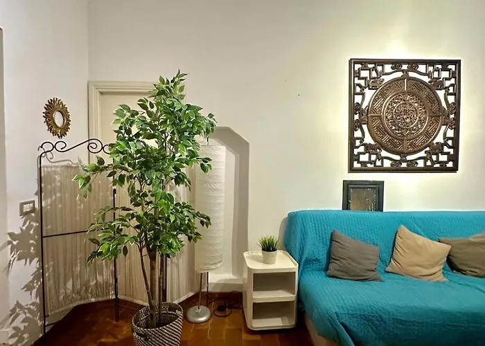 Comfy In The Heart Of Nightlife * Rom